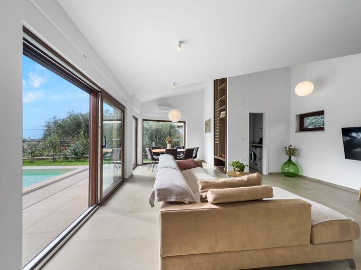 Image No.13-2 Bed Property for sale