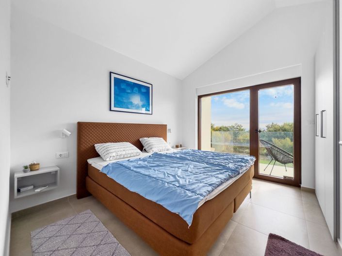 Image No.20-2 Bed Property for sale