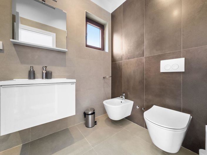 Image No.21-2 Bed Property for sale