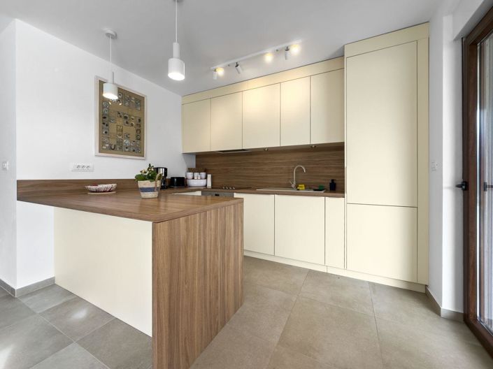 Image No.9-2 Bed Property for sale