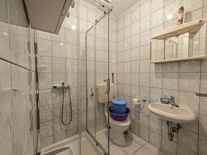 Image No.21-6 Bed Property for sale