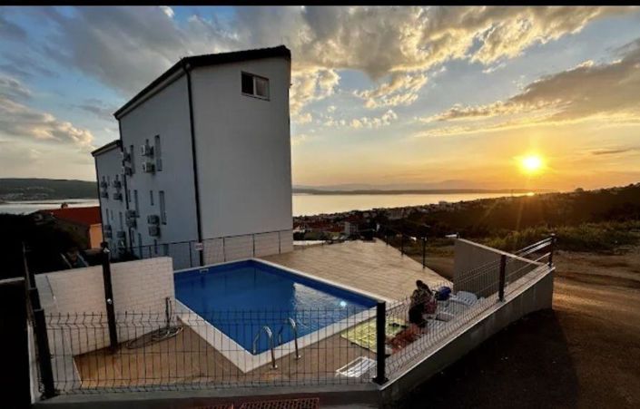 Image No.1-4 Bed Property for sale