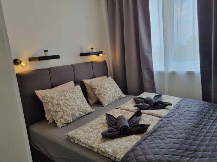 Image No.6-4 Bed Property for sale