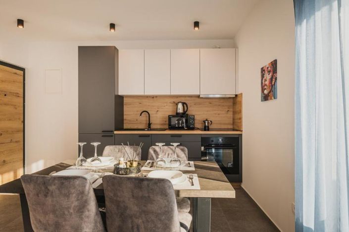 Image No.13-5 Bed Property for sale