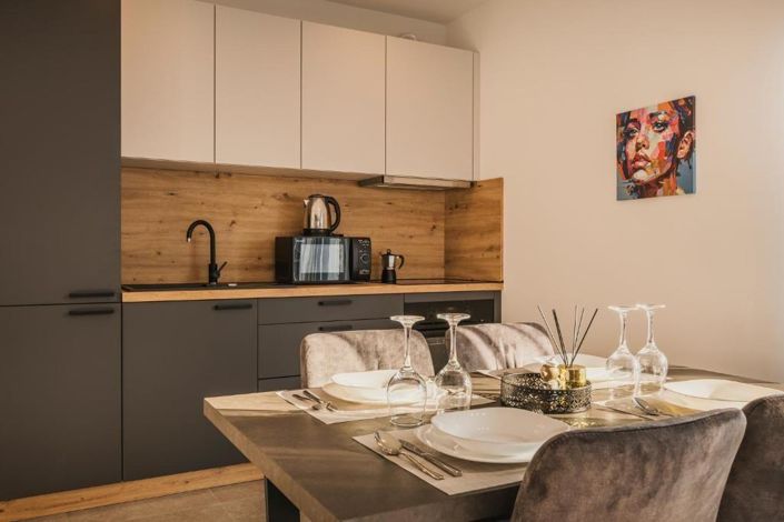 Image No.14-5 Bed Property for sale