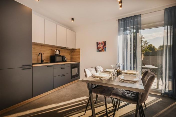 Image No.15-5 Bed Property for sale