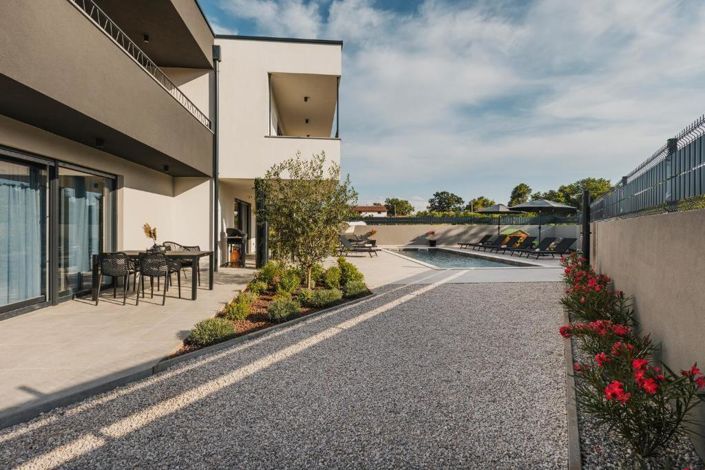 Image No.9-5 Bed Property for sale