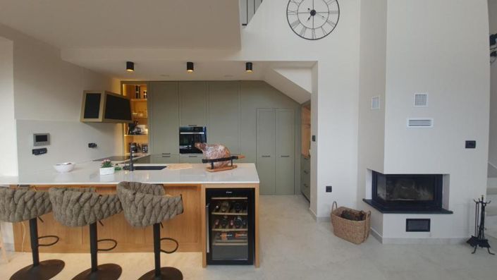 Image No.10-4 Bed Property for sale