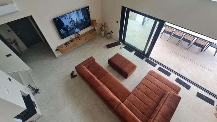 Image No.11-4 Bed Property for sale