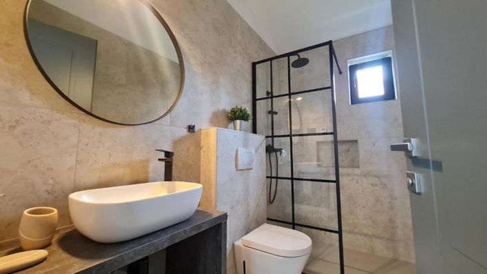 Image No.16-4 Bed Property for sale