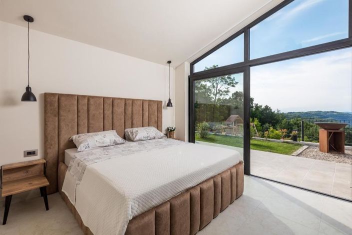 Image No.19-4 Bed Property for sale