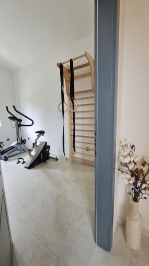 Image No.23-4 Bed Property for sale