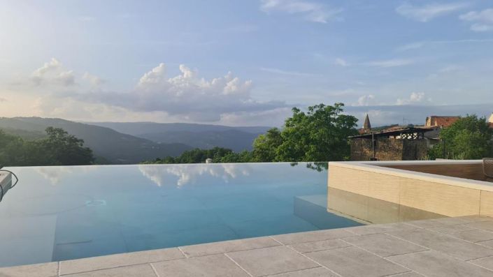 Image No.4-4 Bed Property for sale