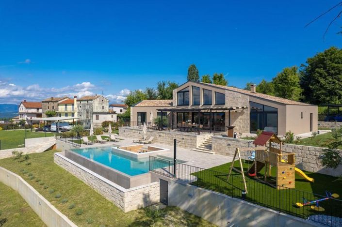 Image No.6-4 Bed Property for sale