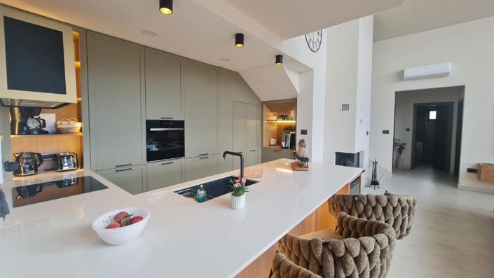 Image No.9-4 Bed Property for sale