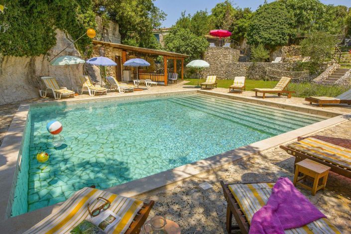 Image No.2-4 Bed Property for sale