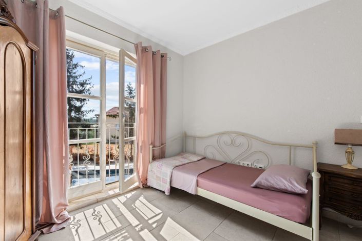 Image No.16-3 Bed Property for sale