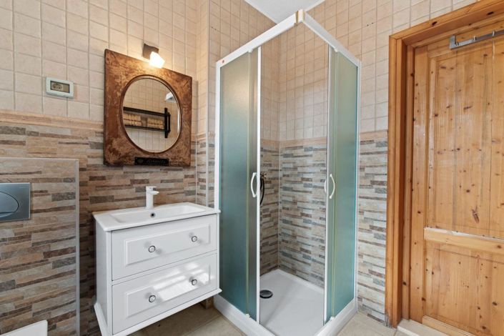 Image No.18-3 Bed Property for sale