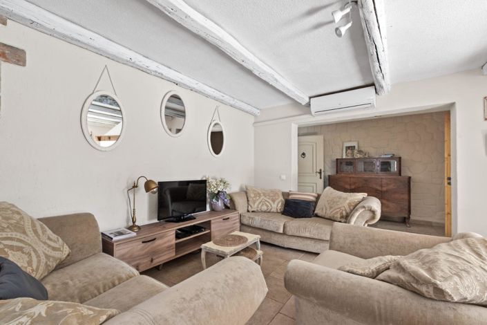 Image No.8-3 Bed Property for sale