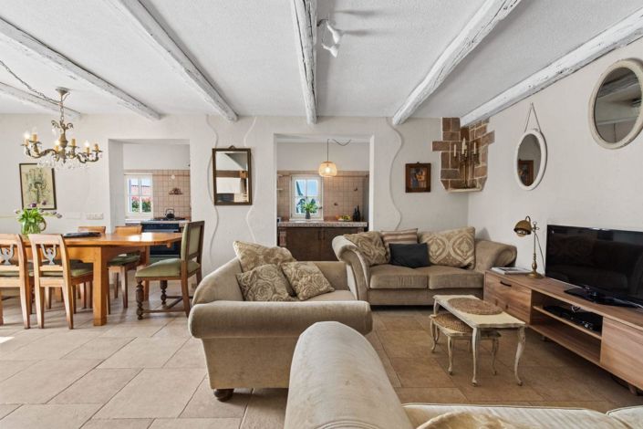 Image No.9-3 Bed Property for sale