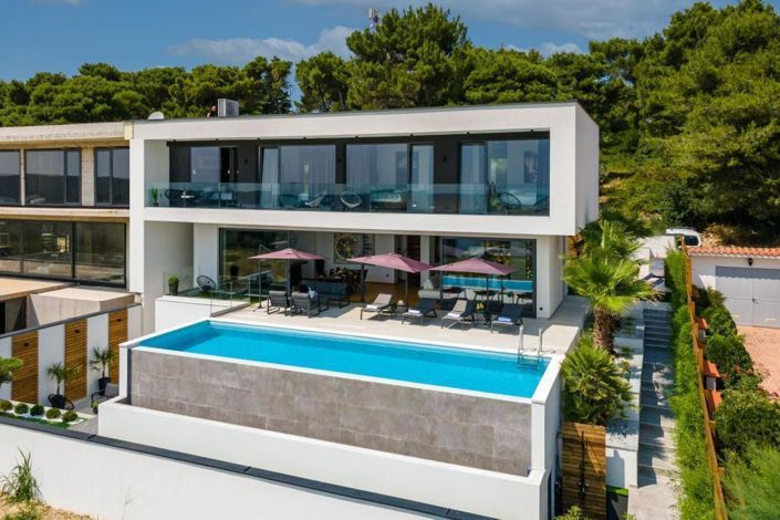 Image No.1-4 Bed Property for sale