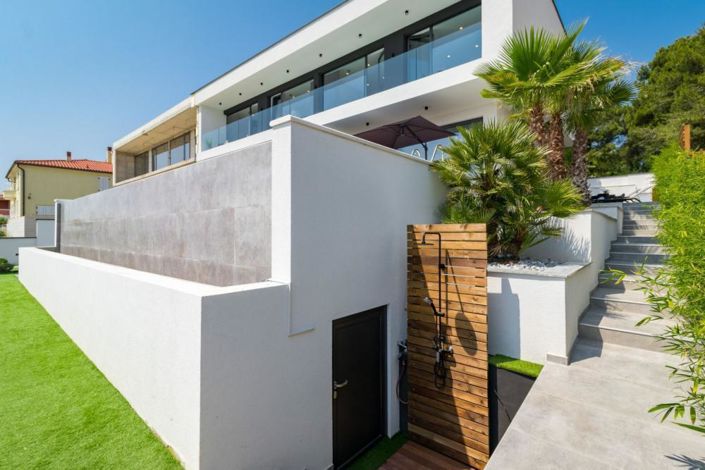 Image No.13-4 Bed Property for sale