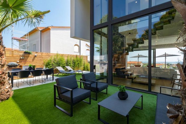 Image No.16-4 Bed Property for sale