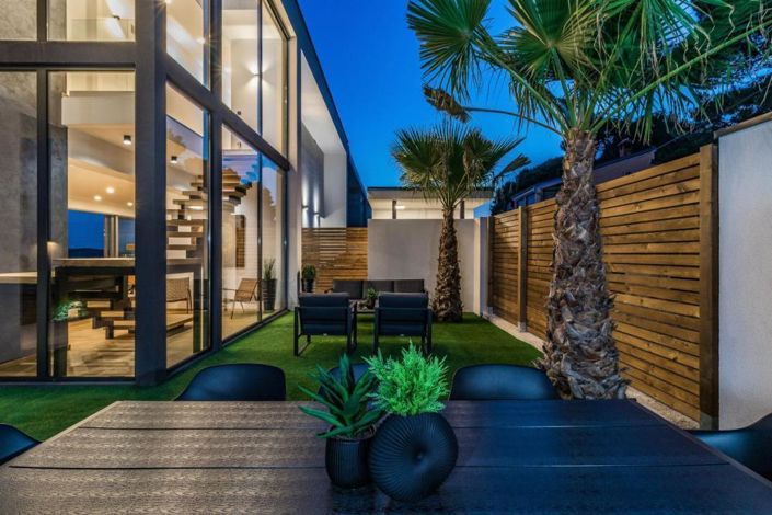 Image No.17-4 Bed Property for sale