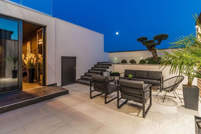 Image No.19-4 Bed Property for sale