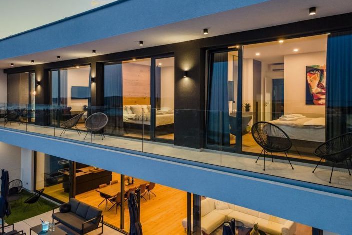 Image No.4-4 Bed Property for sale