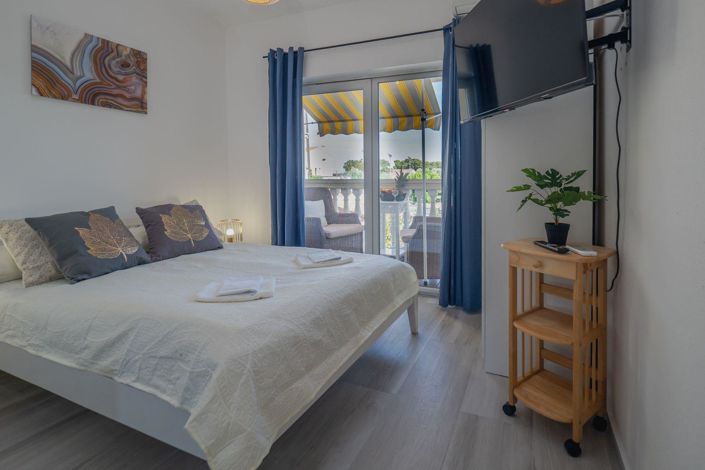 Image No.1-7 Bed Property for sale