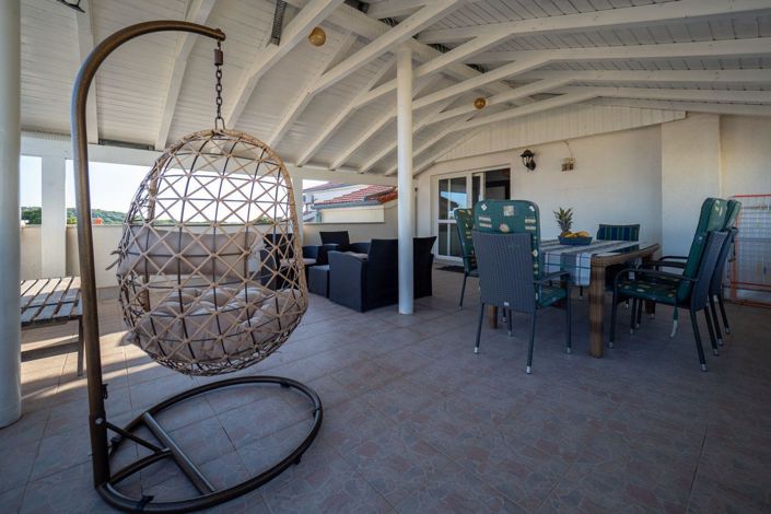 Image No.10-7 Bed Property for sale