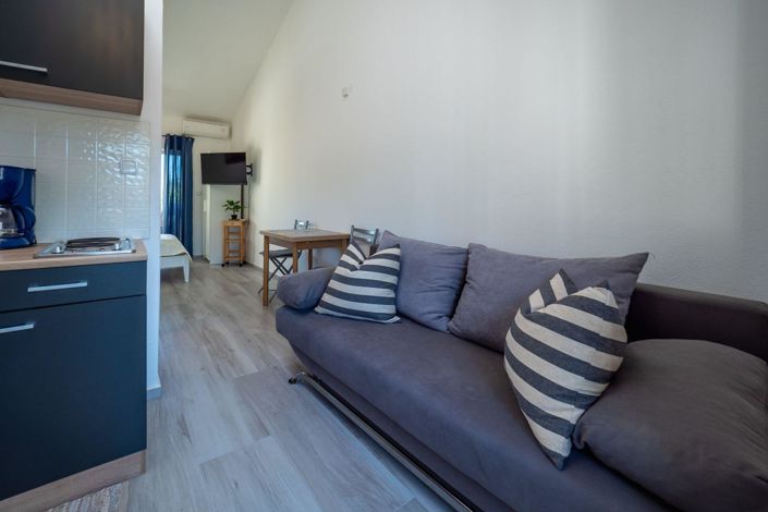 Image No.15-7 Bed Property for sale