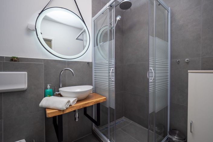 Image No.16-7 Bed Property for sale