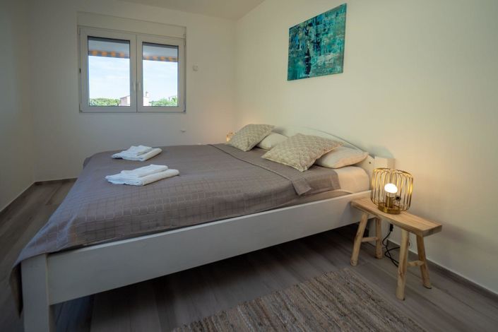 Image No.18-7 Bed Property for sale