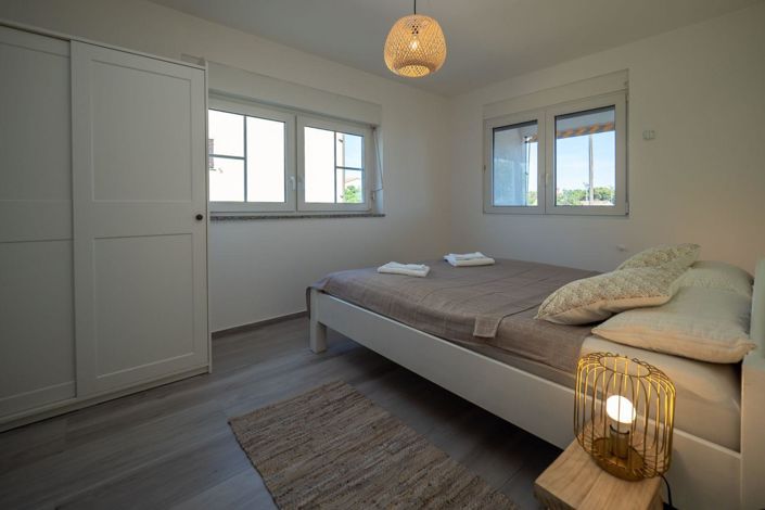 Image No.20-7 Bed Property for sale