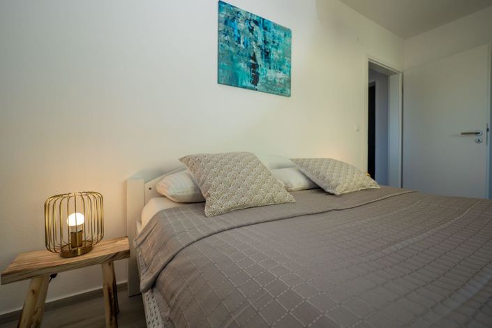 Image No.22-7 Bed Property for sale