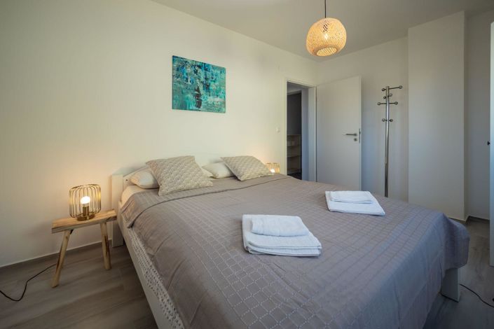 Image No.25-7 Bed Property for sale