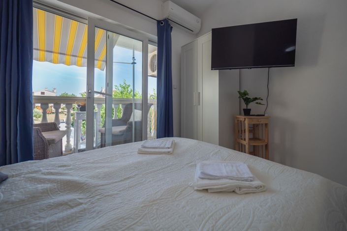 Image No.8-7 Bed Property for sale