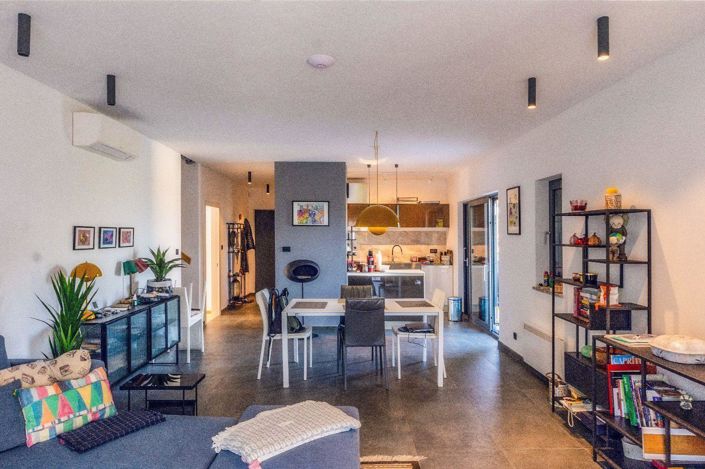 Image No.11-4 Bed Property for sale