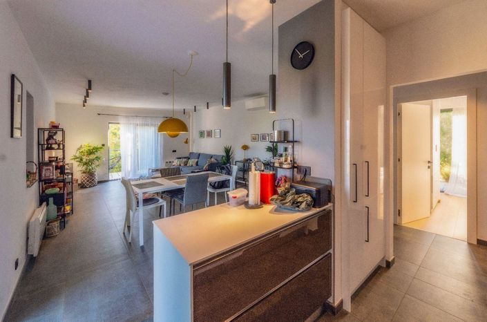 Image No.17-4 Bed Property for sale