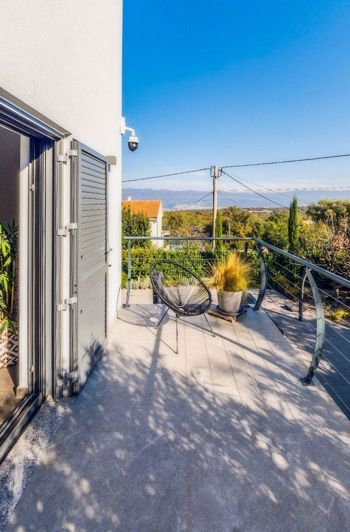 Image No.20-4 Bed Property for sale