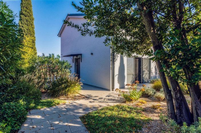 Image No.8-4 Bed Property for sale