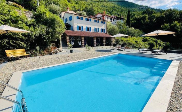 Image No.1-4 Bed Property for sale