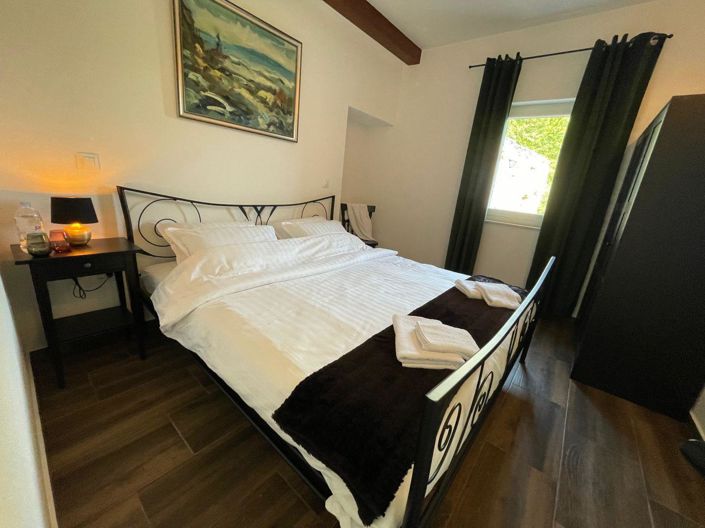 Image No.15-4 Bed Property for sale