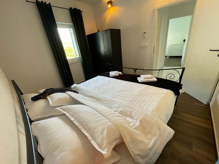 Image No.16-4 Bed Property for sale