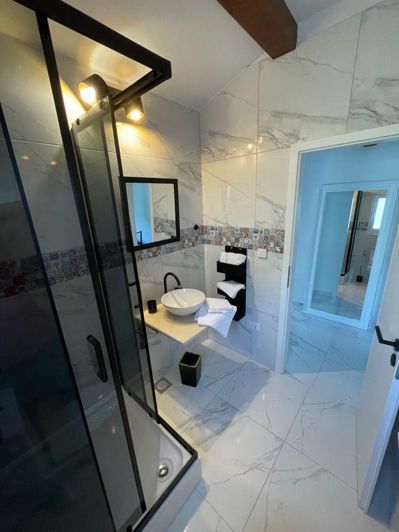 Image No.17-4 Bed Property for sale