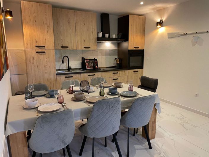 Image No.20-4 Bed Property for sale