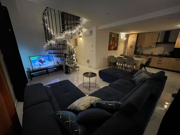 Image No.21-4 Bed Property for sale