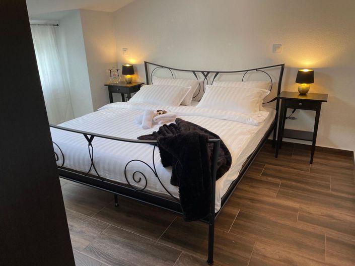 Image No.25-4 Bed Property for sale